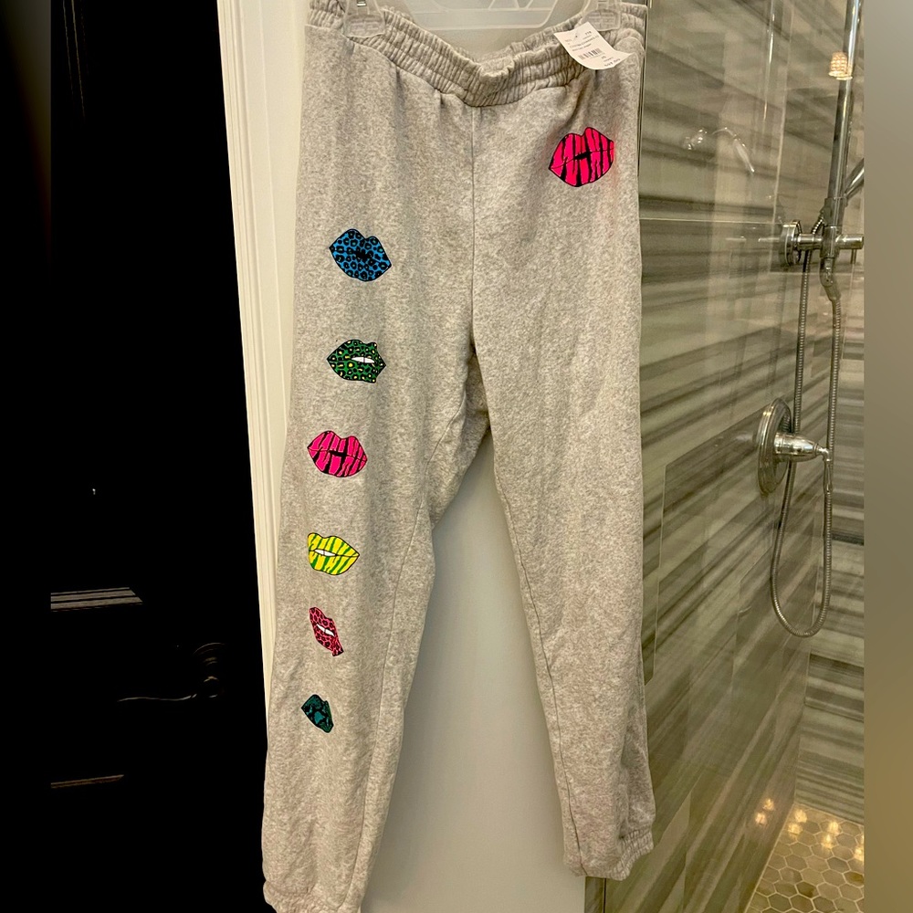 Chaser lip sweat pants new!